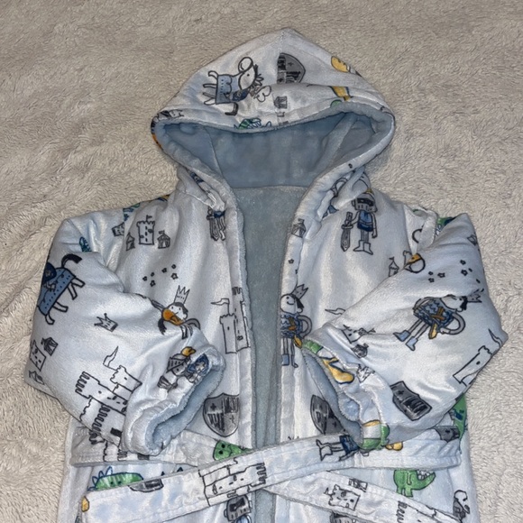 Fuzzy toddler robe - Picture 2 of 4